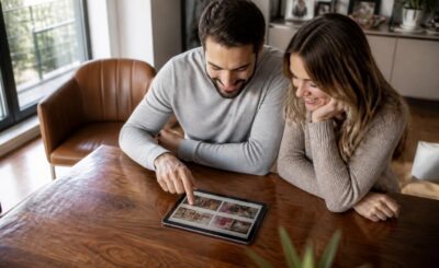 découvrez comment organiser une surprise romantique inoubliable pour votre couple grâce à une tablette tactile, avec des idées créatives et faciles à mettre en œuvre.